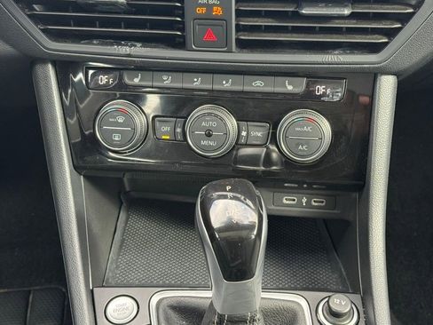 Used 2024 Volkswagen Jetta SE image 16