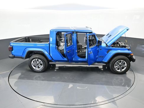 Used 2024 Jeep Gladiator Sport w/ Premium Package image 35