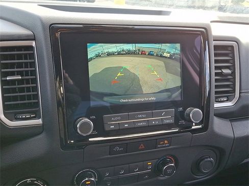 Used 2024 Nissan Frontier SV image 18