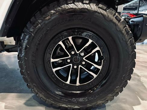 Used 2024 Jeep Wrangler Unlimited Rubicon AWD/4WD image 32