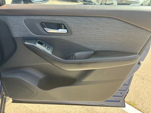 Used 2023 Nissan Rogue SV FWD image 13