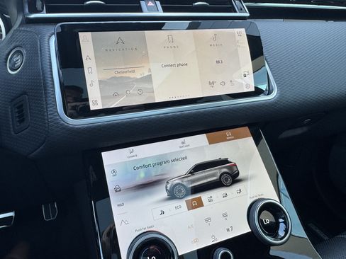 Certified 2022 Land Rover Range Rover Velar R-Dynamic S AWD/4WD image 19