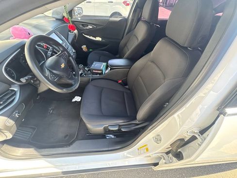 Used 2017 Chevrolet Malibu LS FWD image 4