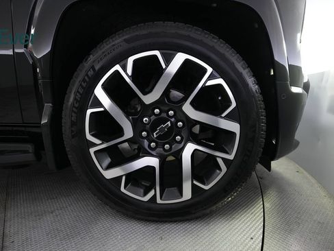 Used 2024 Chevrolet Silverado EV RST AWD/4WD image 14