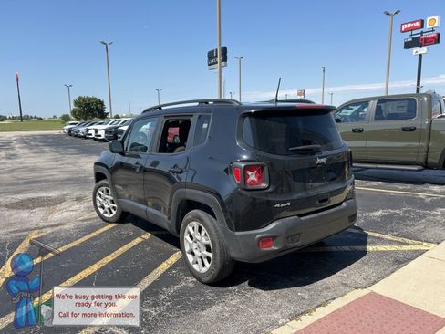Used 2022 Jeep Renegade Latitude AWD/4WD image 3