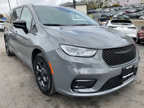 Used 2023 Chrysler Pacifica Limited w/ S Appearance Package FWD image 68