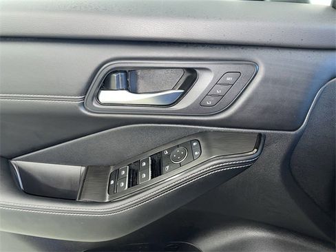 Certified 2025 Nissan Rogue SL w/ SL Premium Package image 24