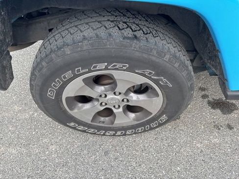 Used 2017 Jeep Wrangler Unlimited Sahara w/ Connectivity Group image 8