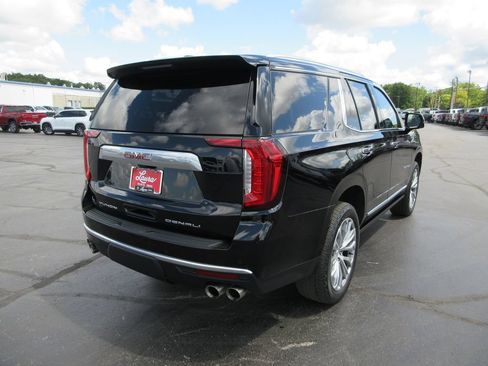 Used 2021 GMC Yukon Denali w/ Denali Premium Package AWD/4WD image 4