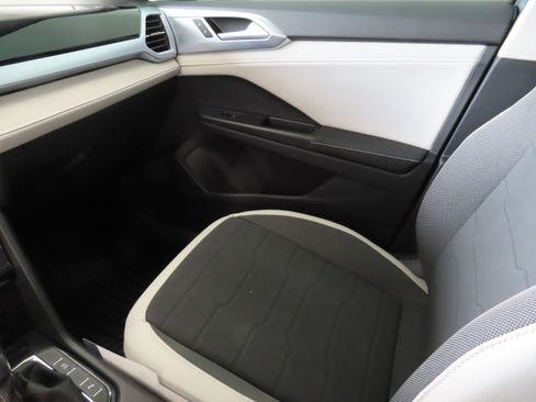 New 2025 Volkswagen Taos SE image 20