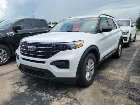 Certified 2023 Ford Explorer XLT RWD image 3