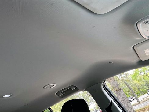 Used 2019 Chevrolet Traverse LT image 27