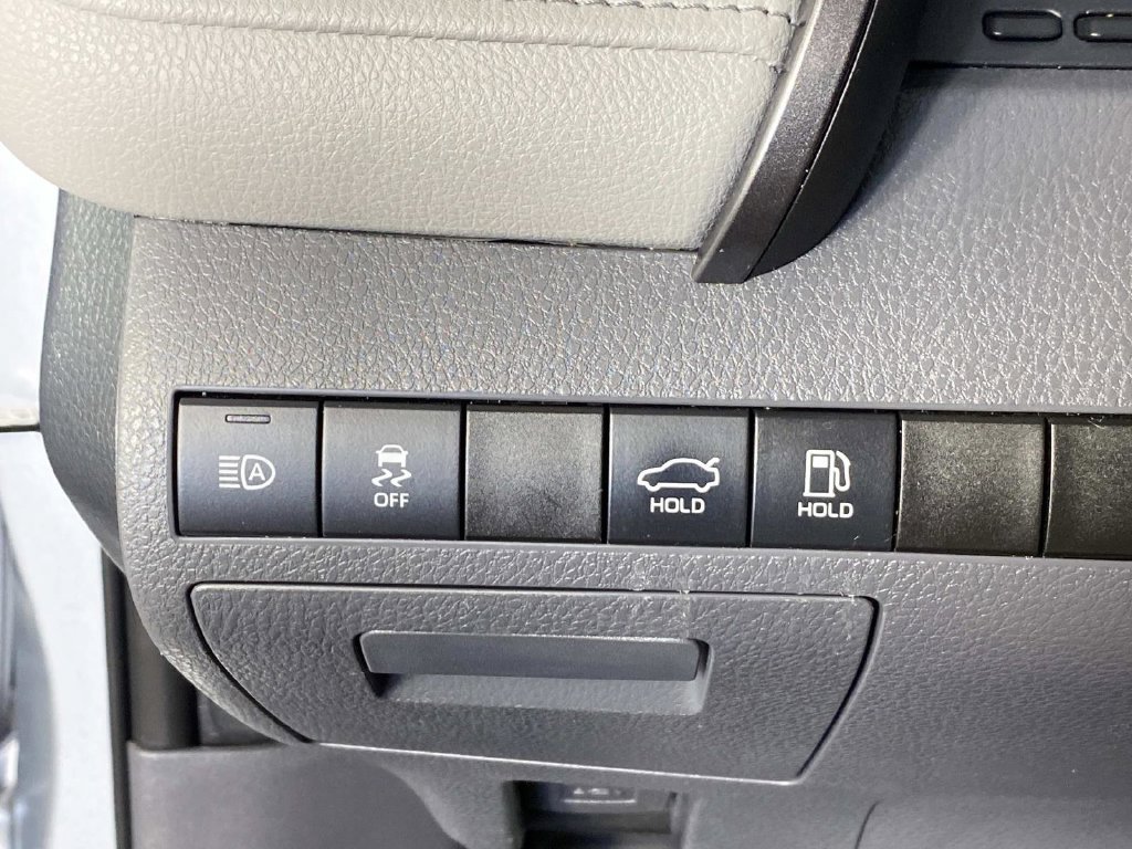 Used 2020 Toyota Camry LE w/ Sunroof Package FWD image 15