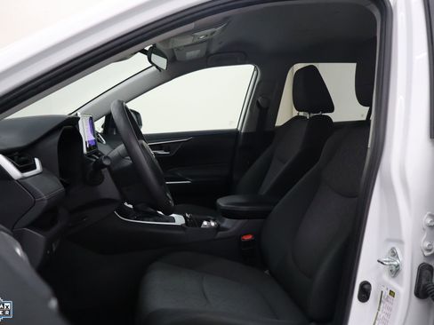 Used 2024 Toyota RAV4 XLE AWD/4WD image 13