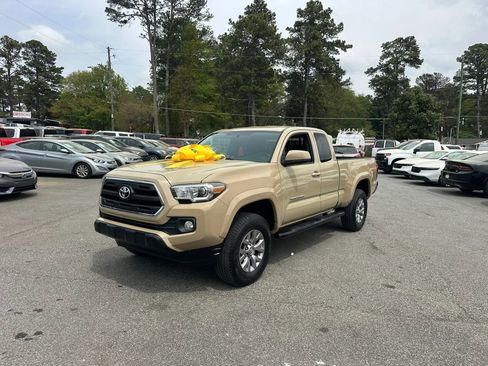 Used 2016 Toyota Tacoma SR5 w/ Exterior Package image 1