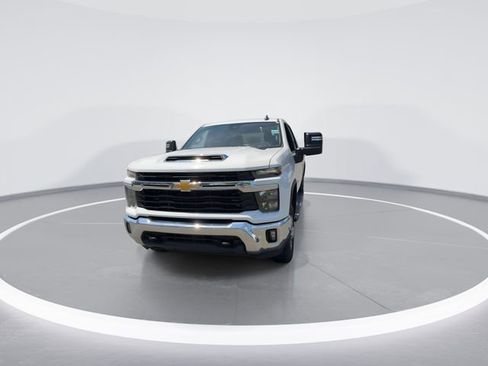 Used 2025 Chevrolet Silverado 2500 LT w/ Convenience Package AWD/4WD image 3