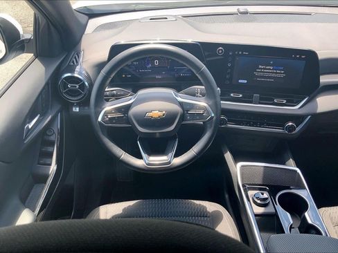 Used 2026 Chevrolet Equinox LT FWD image 5