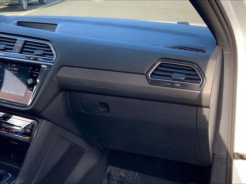 Used 2024 Volkswagen Tiguan SE R-Line image 17