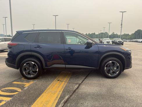 Certified 2026 Nissan Rogue SV AWD/4WD image 4