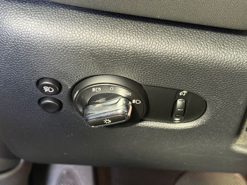 Used 2023 MINI Cooper 2-Door Hardtop image 17