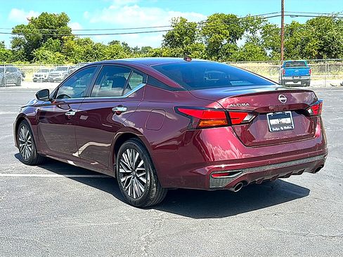 Used 2024 Nissan Altima 2.5 SV w/ SV Premium Package FWD image 6