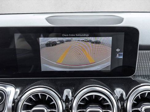 Used 2021 Mercedes-Benz GLB 250 4MATIC image 18