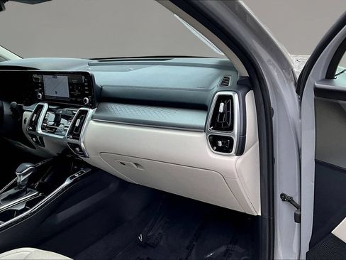 Certified 2023 Kia Sorento SX AWD/4WD image 25