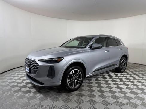 Used 2025 Audi Q5 Premium w/ Convenience Package AWD/4WD image 3
