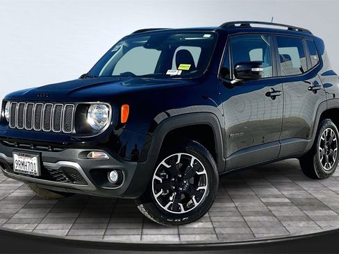 Certified 2023 Jeep Renegade Latitude w/ Sun/Sound Group image 13