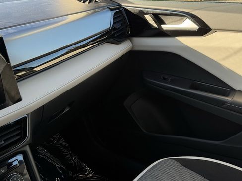 New 2025 Volkswagen Taos S image 32