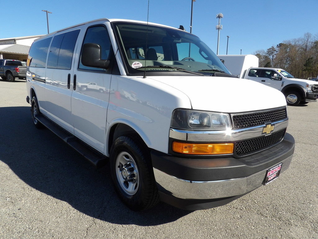Used 2021 Chevrolet Express 3500 LT w/ LT Preferred Equipment Group RWD image 9