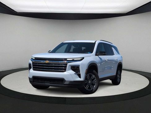Used 2025 Chevrolet Traverse LT AWD/4WD image 1