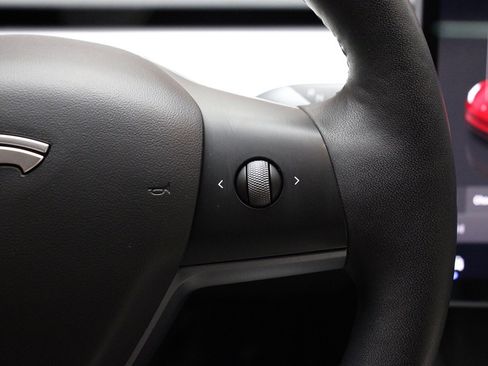Used 2022 Tesla Model Y Long Range AWD/4WD image 36