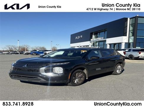 Used 2022 Mitsubishi Outlander ES image 1