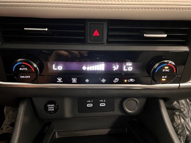 Used 2025 Nissan Rogue SV AWD/4WD image 26