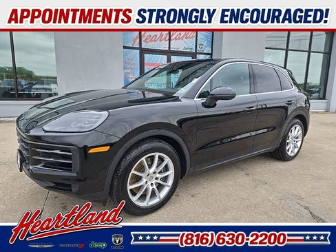 Used 2024 Porsche Cayenne w/ Premium Package AWD/4WD image 3