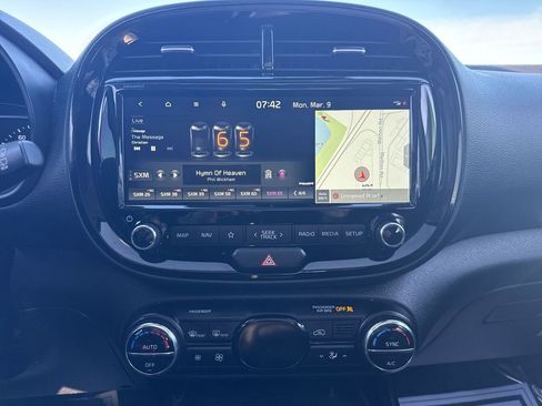 Used 2022 Kia Soul EX image 12