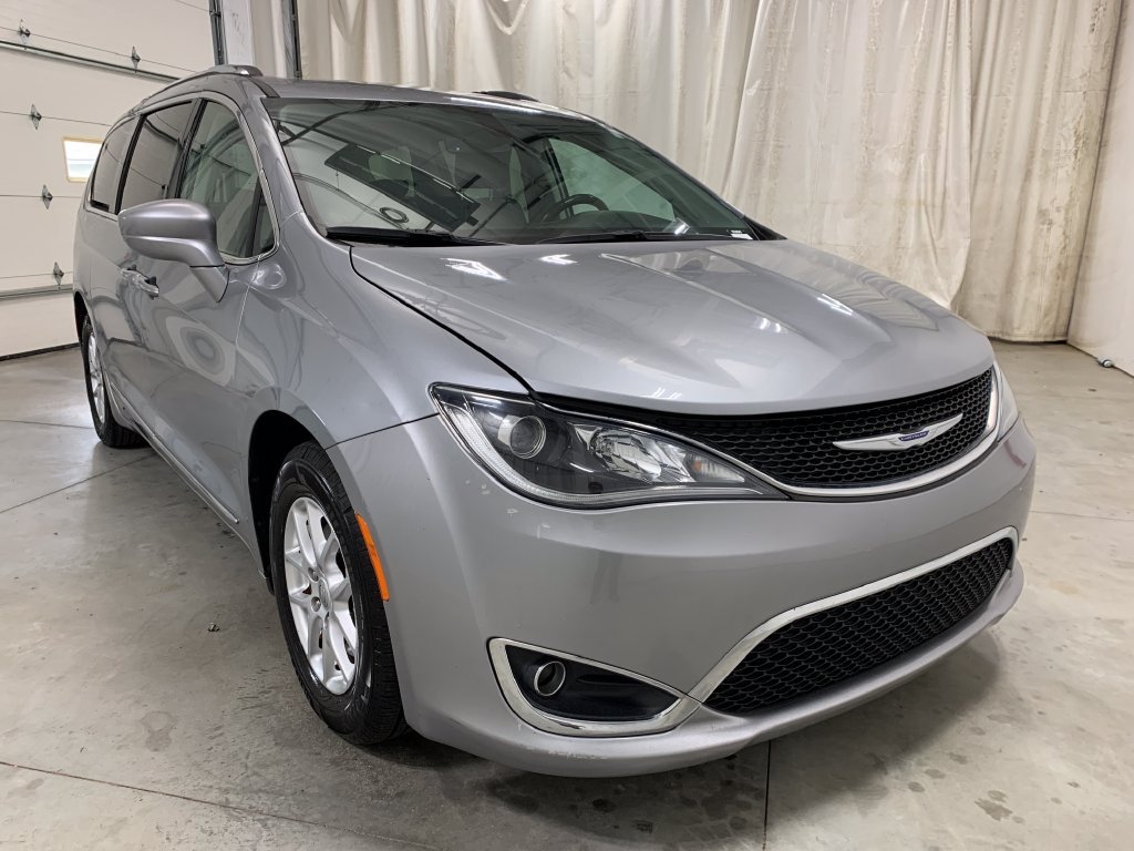 Used 2020 Chrysler Pacifica Touring-L FWD image 14