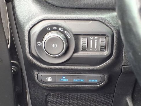 Used 2021 Jeep Wrangler Unlimited Sahara w/ Cold Weather Group image 21