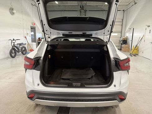 Certified 2025 Chevrolet Trax LT w/ LT Convenience Package FWD image 15