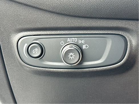 Used 2024 Chevrolet Equinox LT FWD image 12