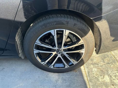 Used 2025 Volkswagen Jetta Sport image 28