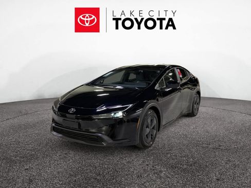 New 2026 Toyota Prius LE image 1
