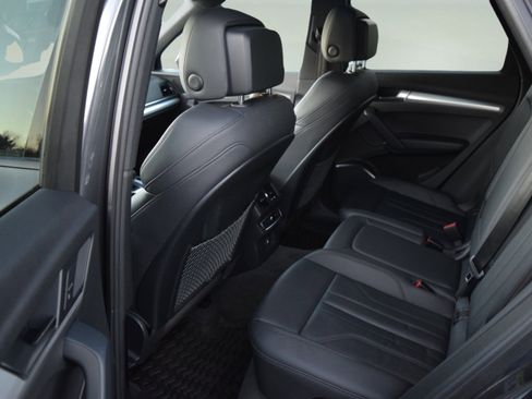 Used 2020 Audi Q5 2.0T Premium w/ Titanium Sport Package image 7