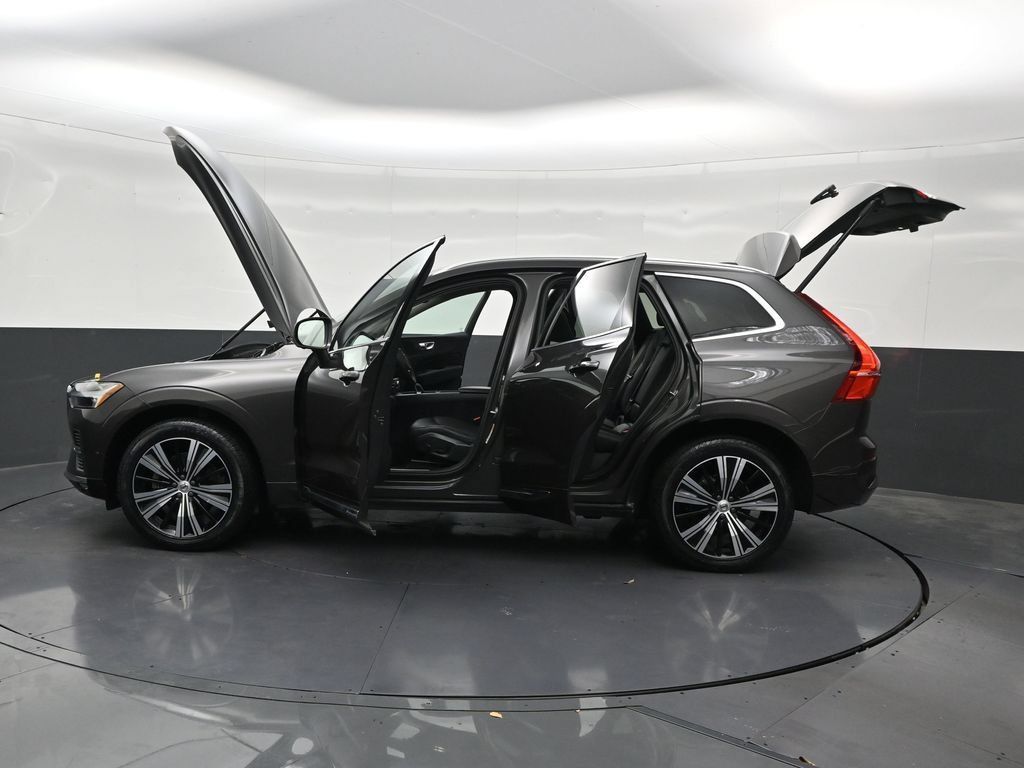Certified 2023 Volvo XC60 B5 Plus AWD/4WD image 34