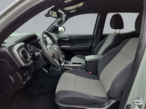 Used 2023 Toyota Tacoma TRD Sport image 11