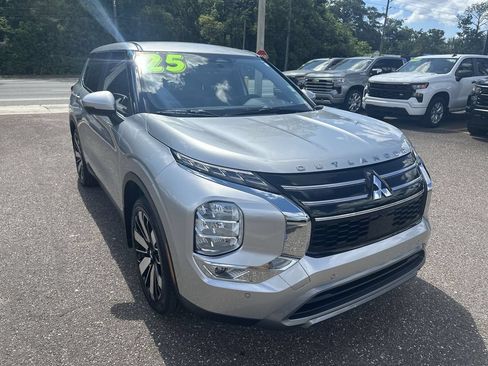Used 2025 Mitsubishi Outlander SE FWD image 10