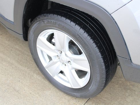 Certified 2022 Jeep Compass Latitude image 36