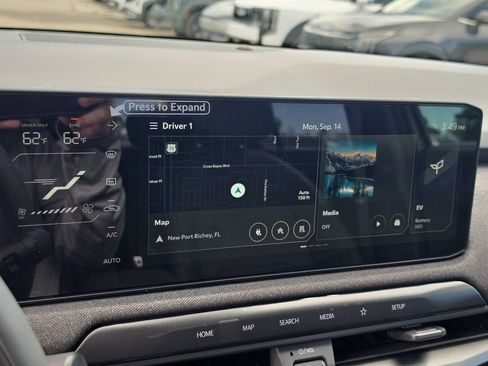 New 2027 Kia EV3 Wind FWD image 21