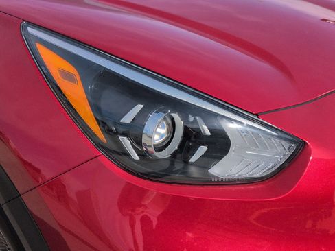 Used 2020 Kia Niro EX image 10